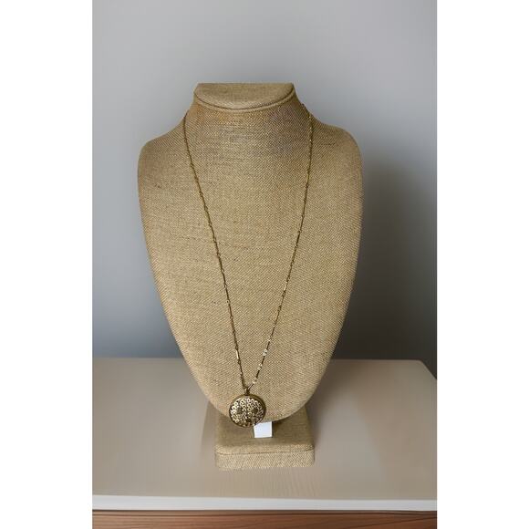 Lovely Vtg Gold Tone Sarah Coventry Medallion Necklace. Measures 30” - Picture 1 of 3